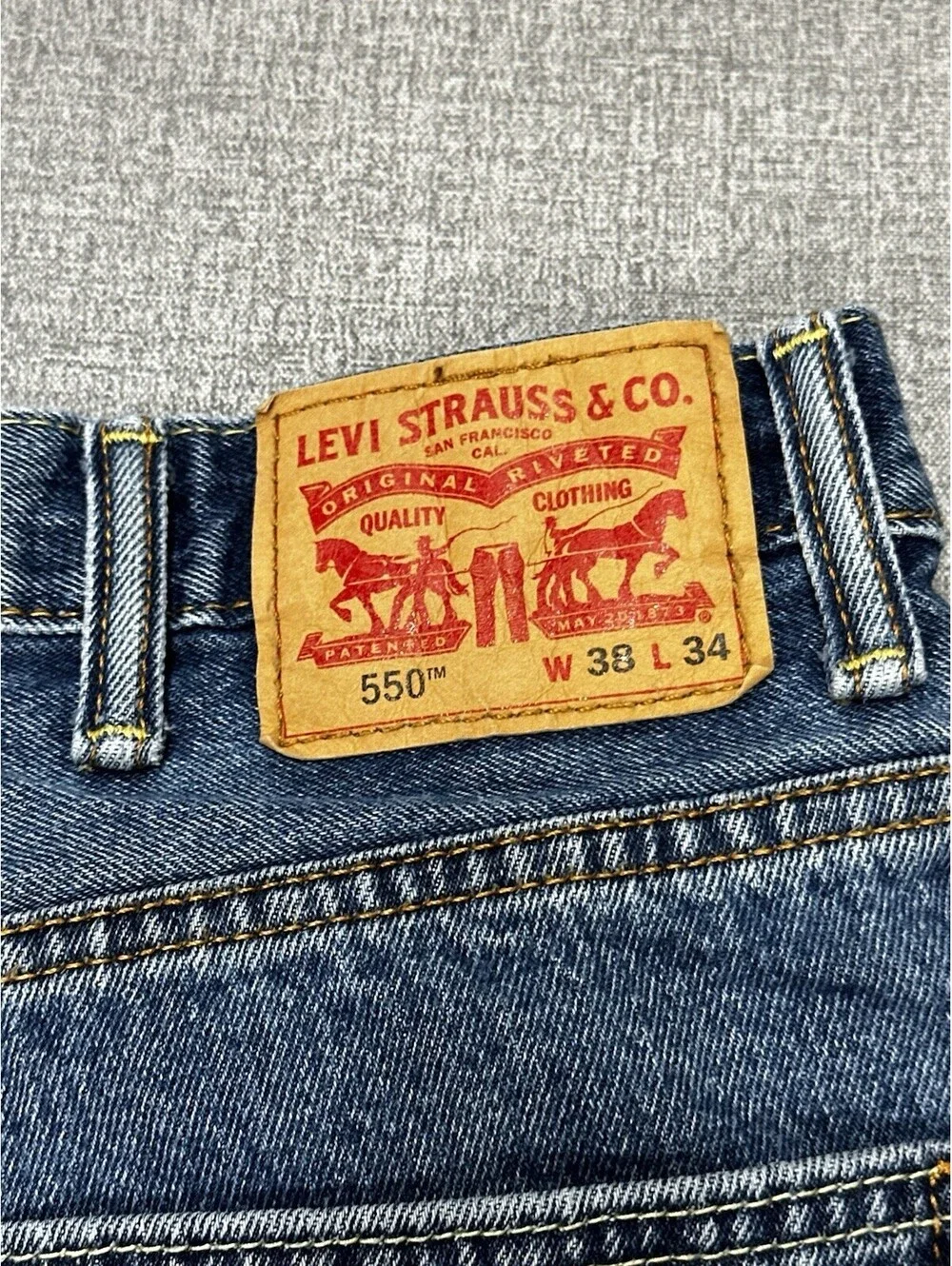 Levi’s 550 Relaxed Fit Jeans Men’s 35x32 Blue Denim Distressed Hole Vintage
